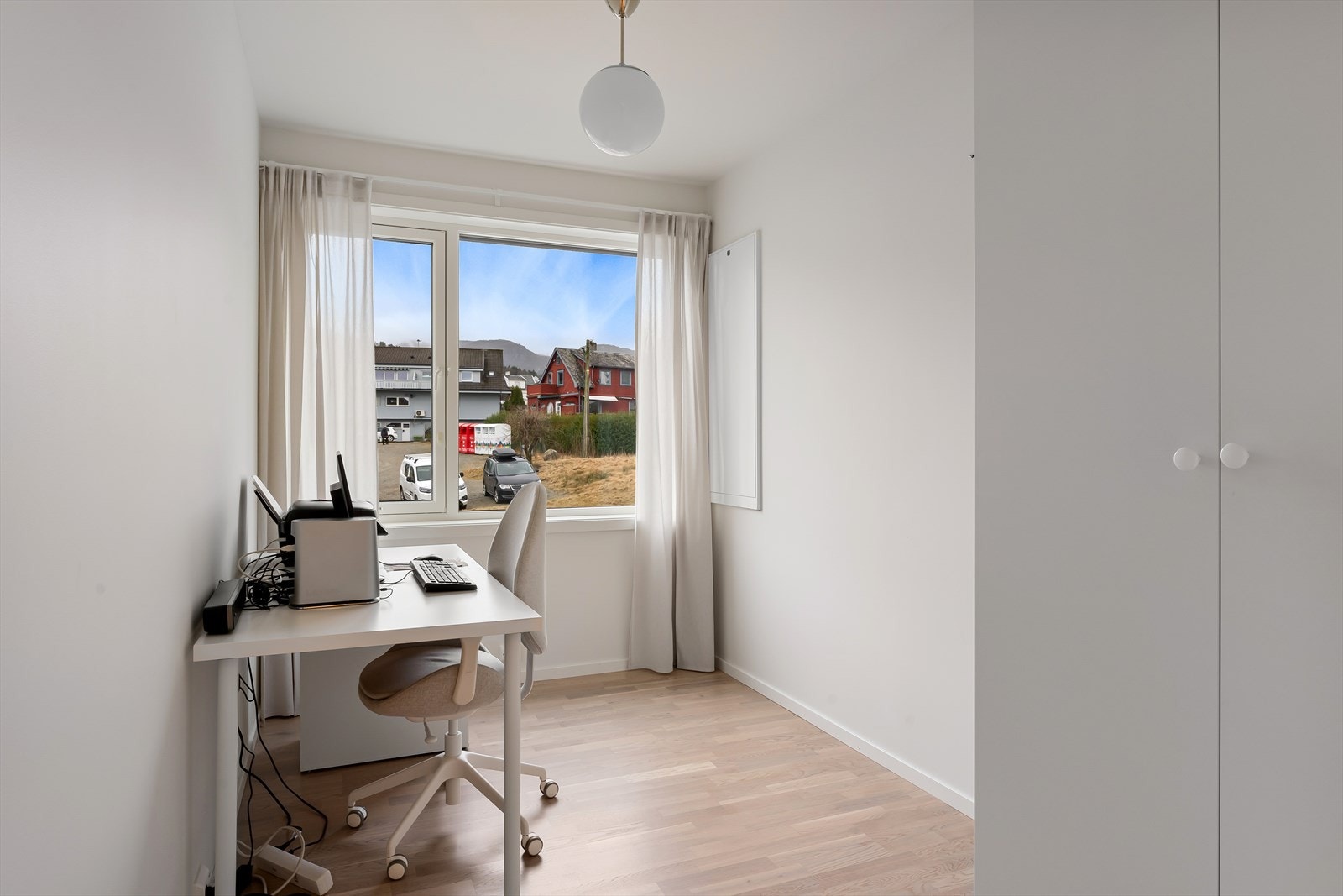 Soverom 2 kan brukes som soverom nummer 2, gjesterom eller kontor, avhengig av dine behov. Galleribilde