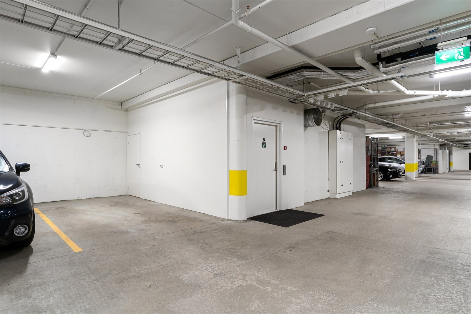 Parkering i lukket parkeringsanlegg Galleribilde