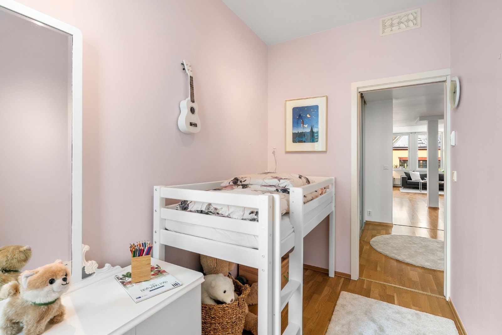 Leiligheten har balansert ventilasjon i alle rom som sikrer god luftkvalitet i boligen Galleribilde