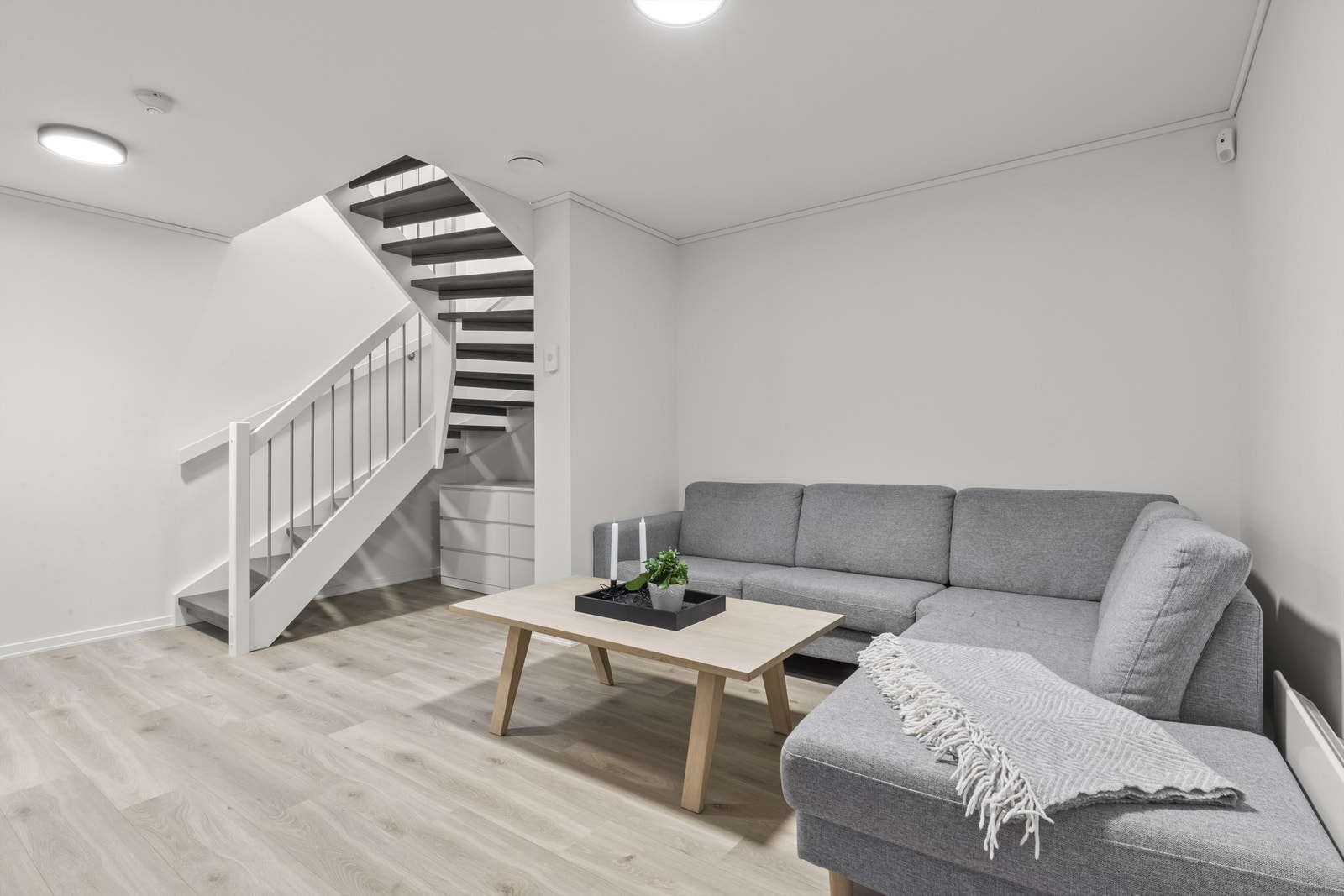 Det er god plass til stor sofagruppe. Galleribilde