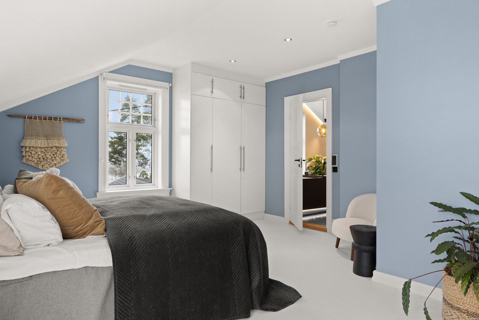 Egen inngang til badet fra hovedsoverommet. Galleribilde