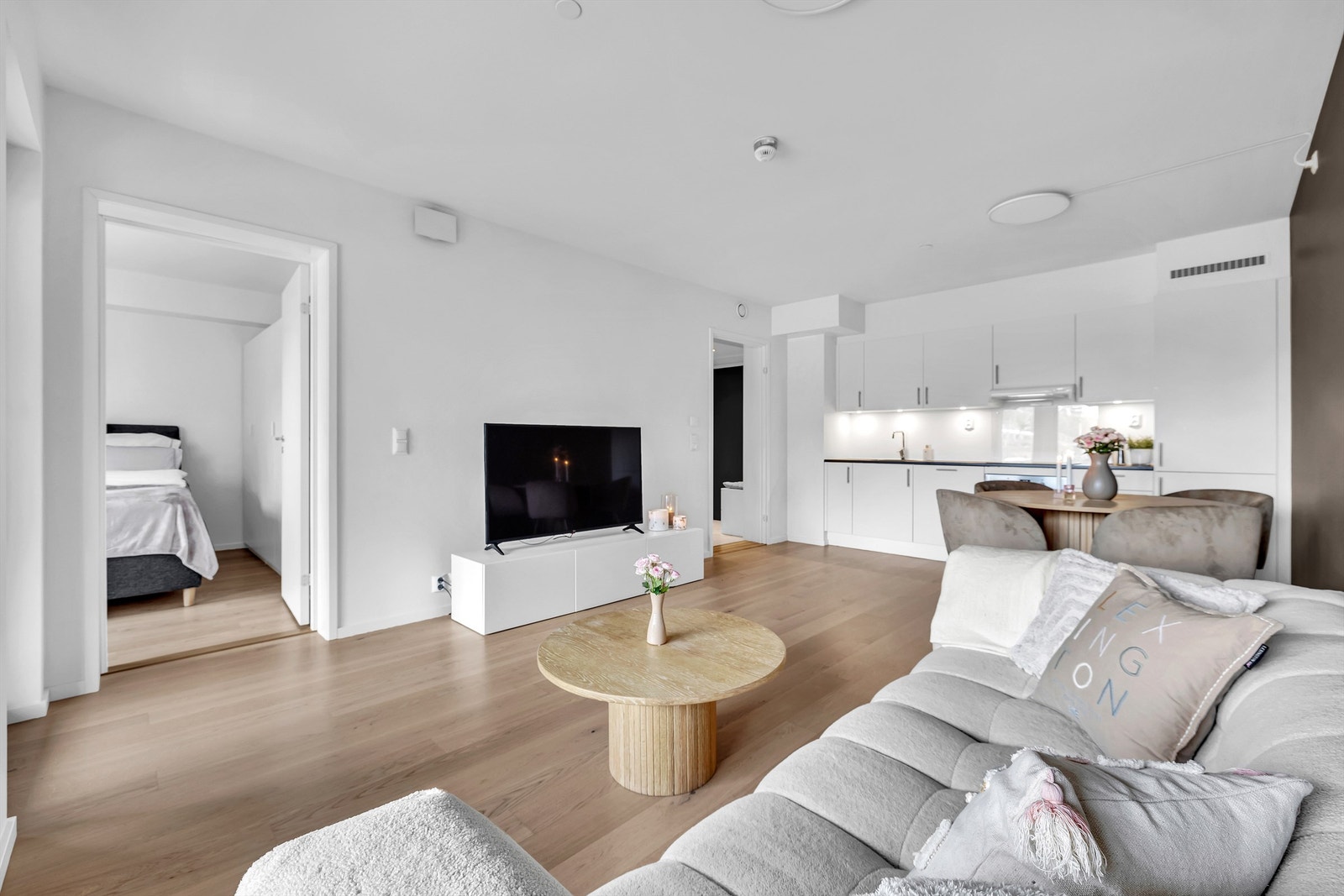 Leiligheten er moderne, innbydende og har en god planløsning. Galleribilde