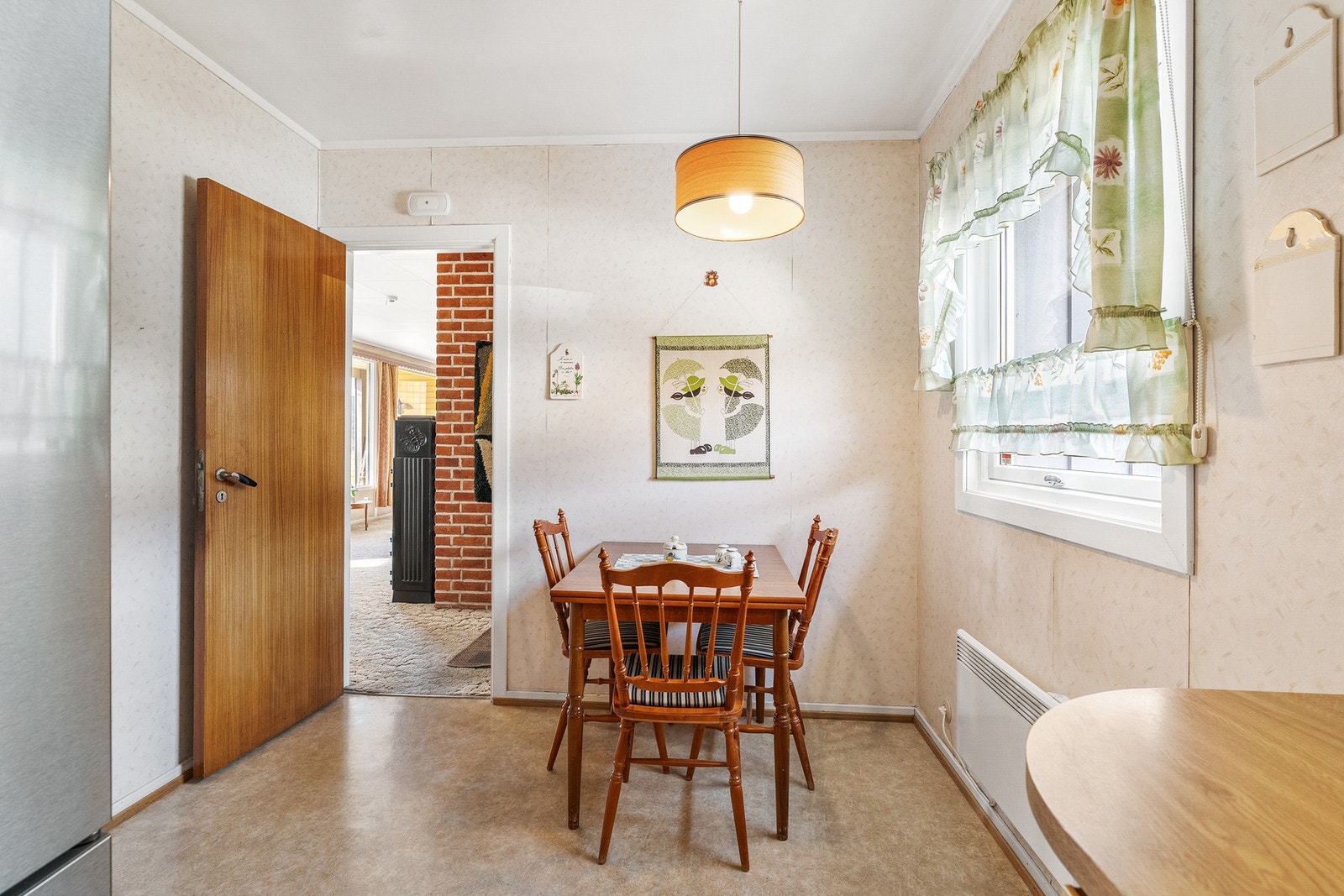 Plass til spisebord på kjøkkenet. Galleribilde