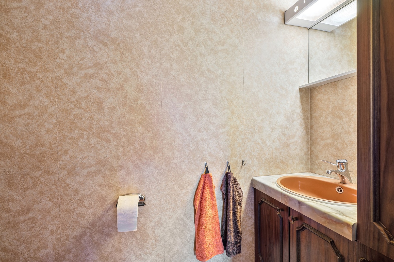 Toalettrom med varmekabler i gulvet. Galleribilde