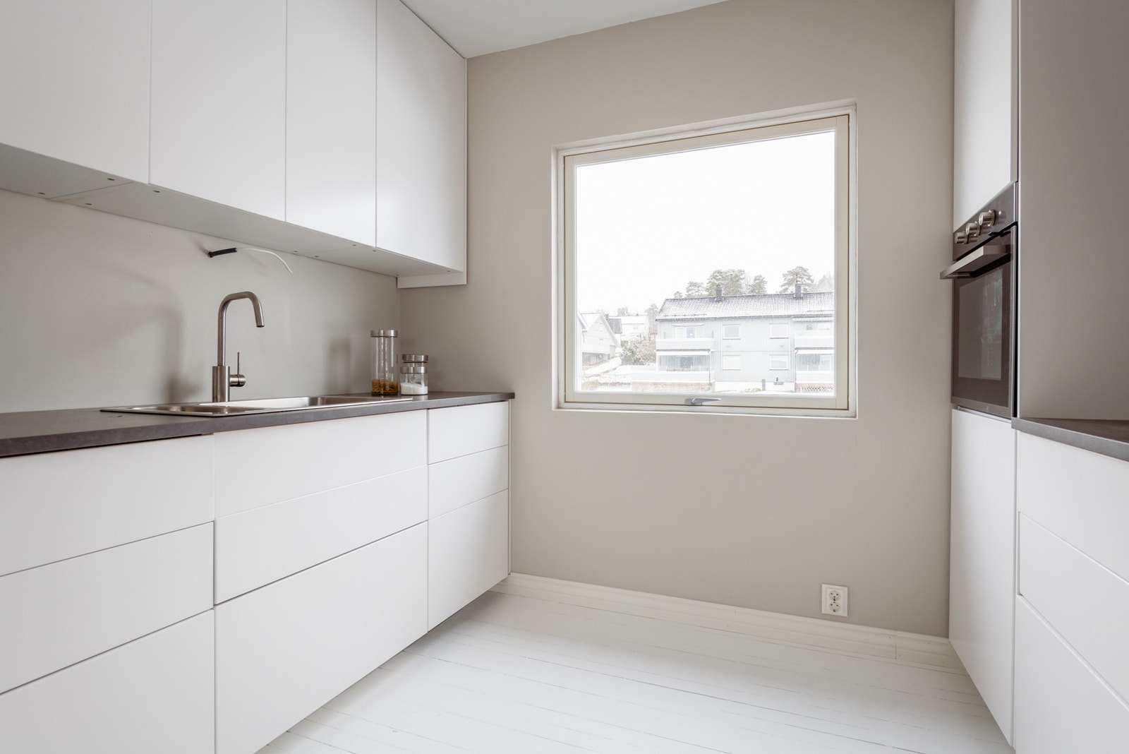 Frontene mangler håndtak, og selger kan montere disse dersom ønskelig. Galleribilde