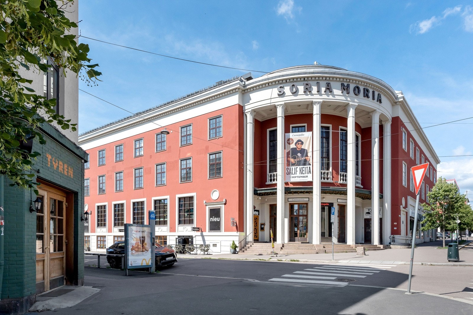 Soria Moria ligger i umiddelbar nærhet. Galleribilde
