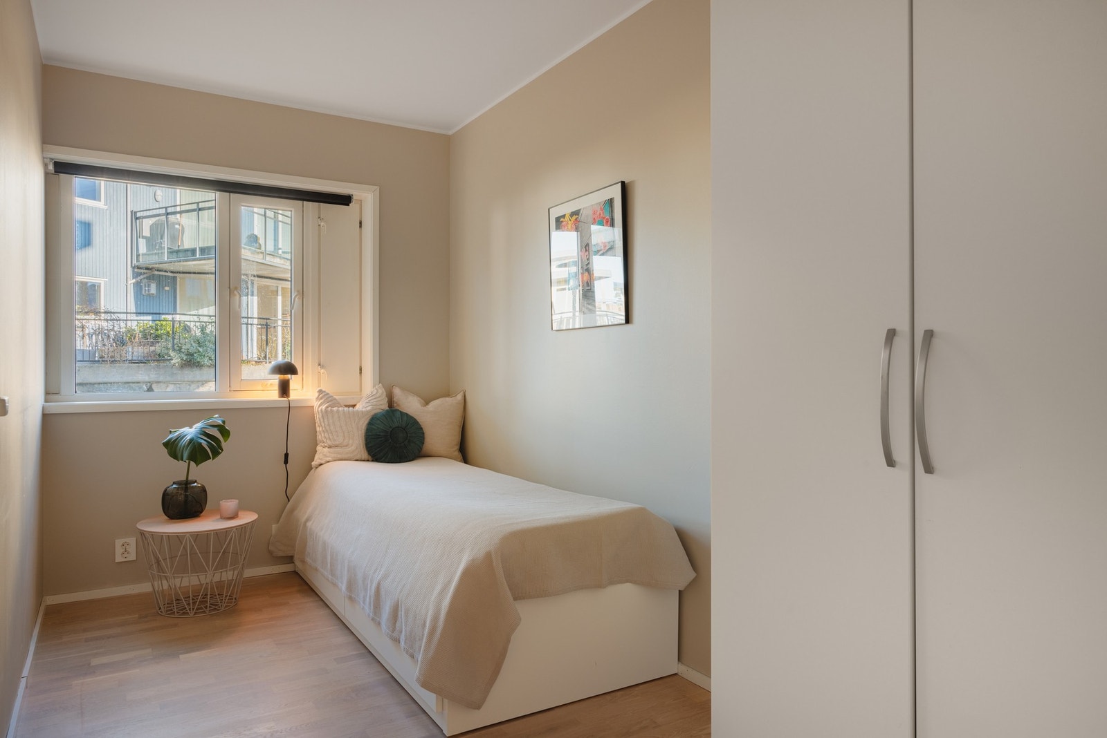 Garderobeskapene følger selvfølgelig med handel. Galleribilde