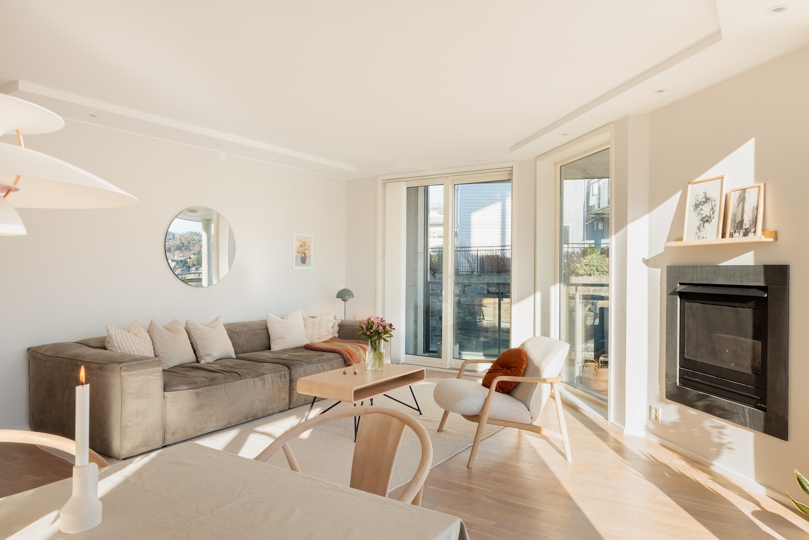 Den maritime plasseringen gir en følelse av at boligen er en del av sjøen. Galleribilde