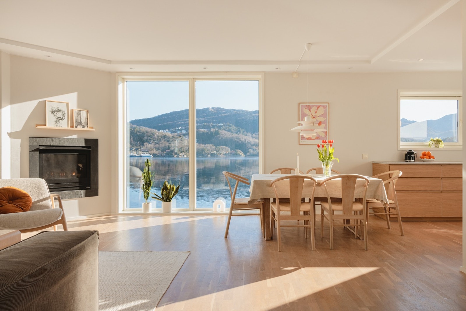 EIE eiendomsmegling v/ Emilie Ødemark har gleden av å presentere Tømmervågen 30! Galleribilde