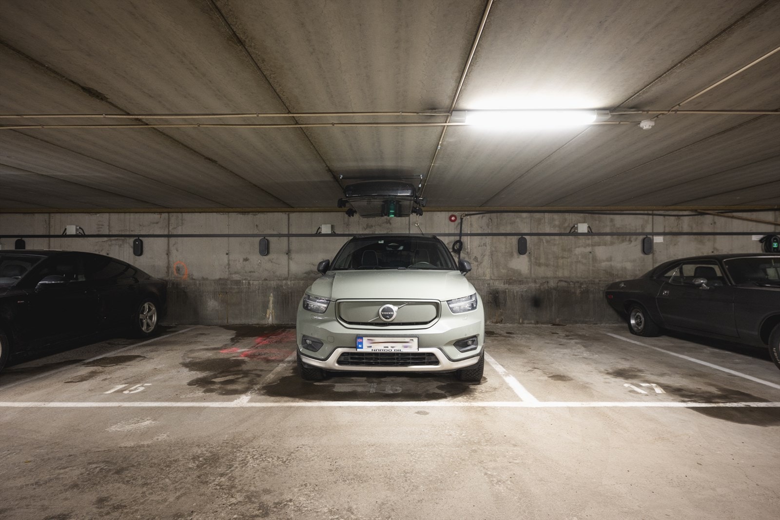 Det medfølger en biloppstillingsplass med elbillader i felles garasjeanlegg, merket med nr. 16. Galleribilde