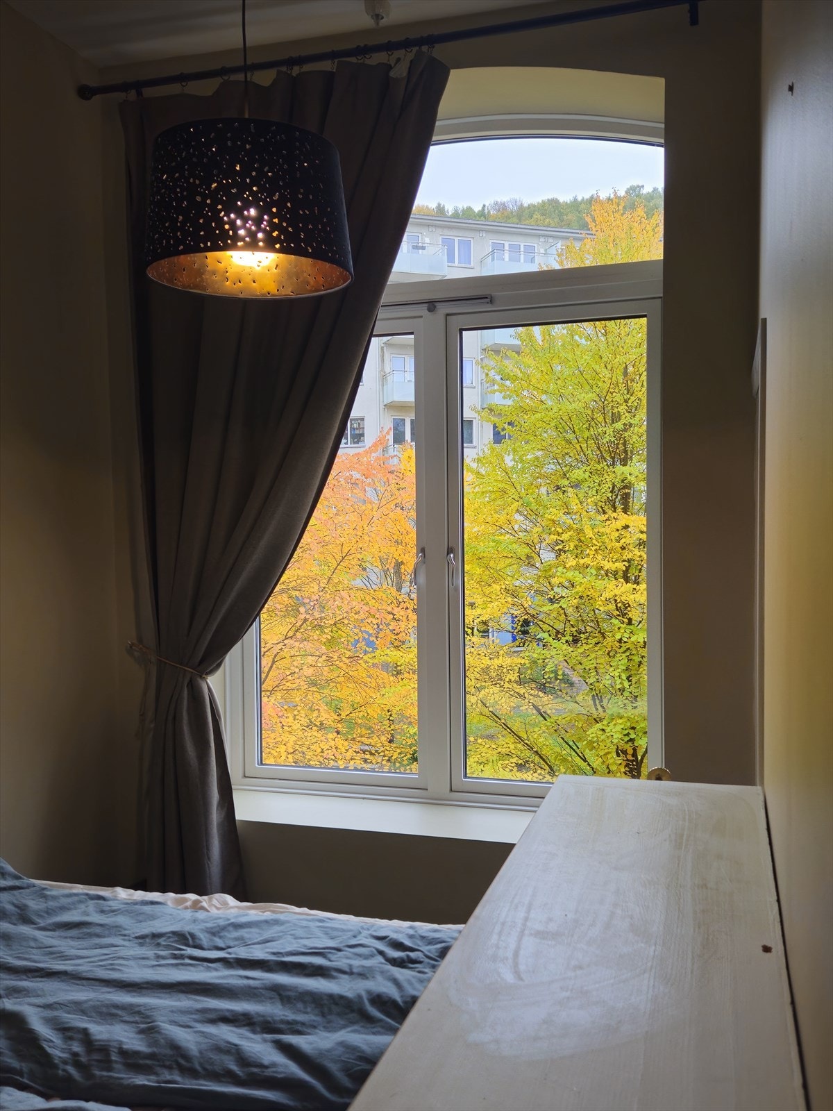 Selgers bilde fra soverommet. Galleribilde