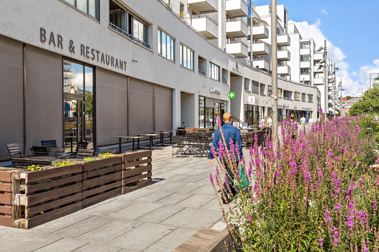 I kort gangavstand fra leiligheten har du kafeer, restauranter og butikker Galleribilde