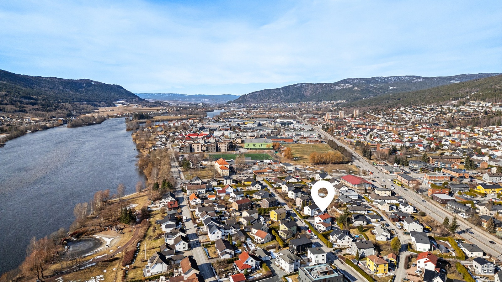 Eiendommen har en sentral og barnevennlig beliggenhet på Åssiden med nærhet til et bredt utvalg av fasiliteter og servicetilbud Galleribilde