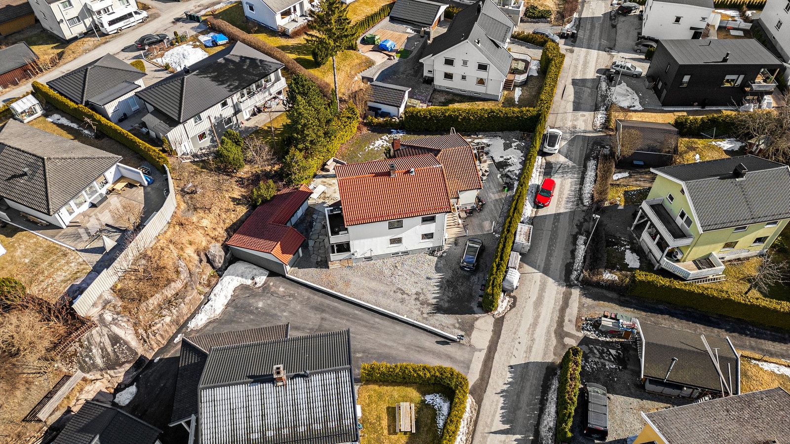 Leiligheten ligger i 2. etasje i horisontaldelt tomannsbolig Galleribilde