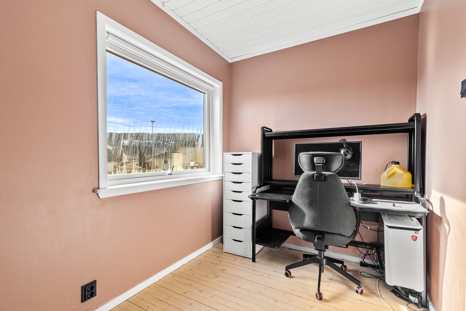 Begge soverommene er malt i en behagelig rosa farge Galleribilde