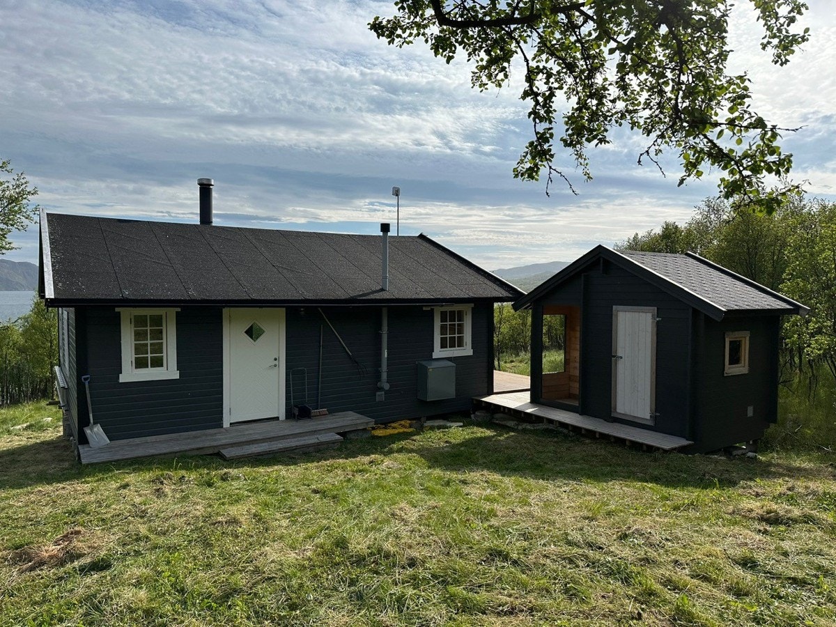 Velkommen til Bugøyneshalvøya 8 - en koselig hytte med uforstyrret beliggenhet! Galleribilde