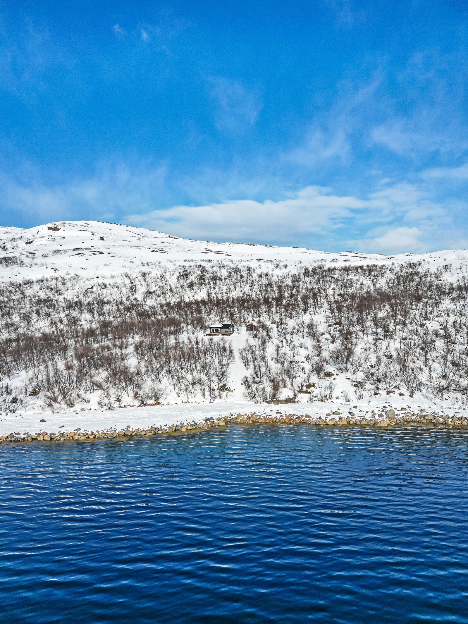 Her er det kort vei både til sjøen og fjellet! Galleribilde