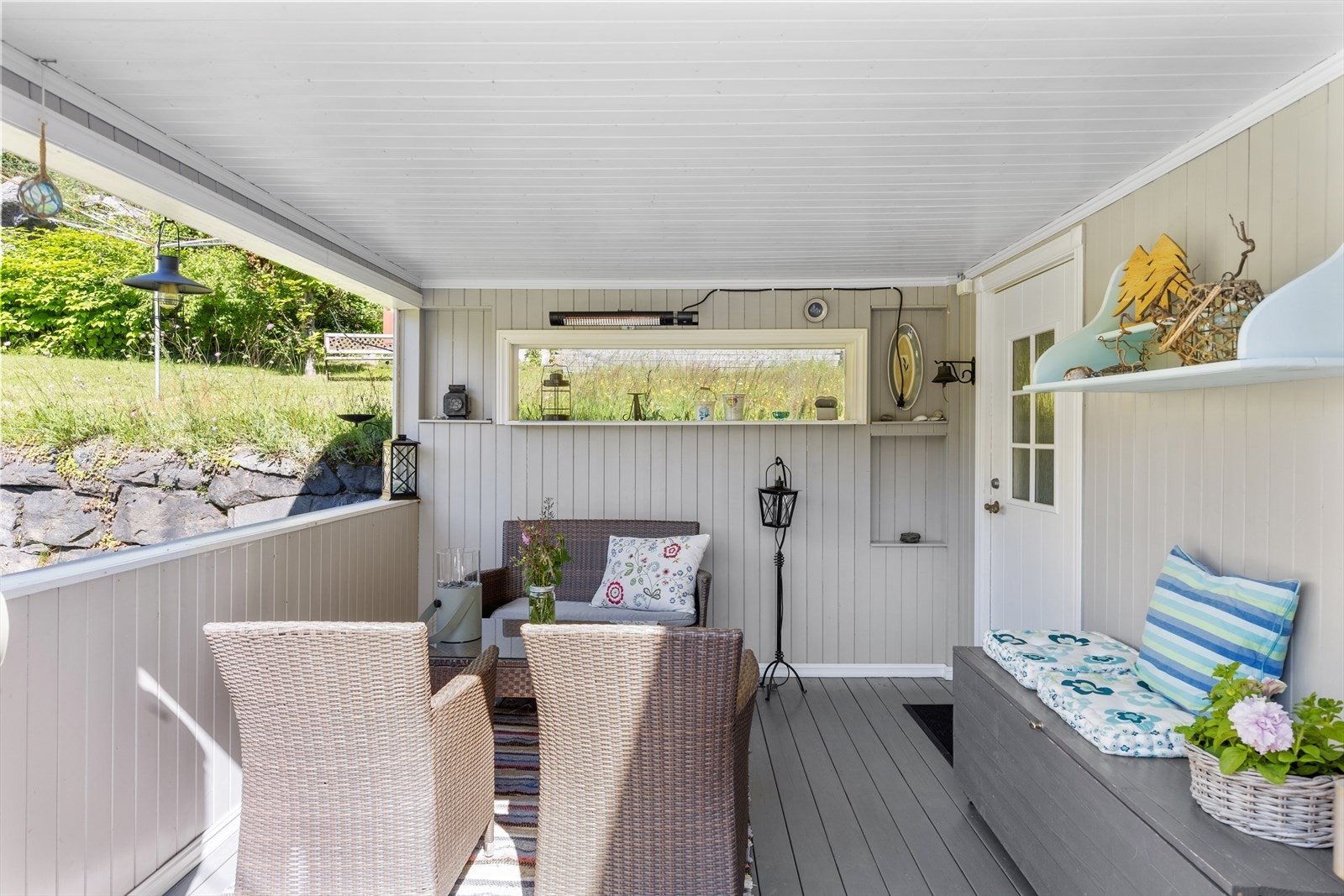 Hyggelig terrasse overbygd tak Galleribilde