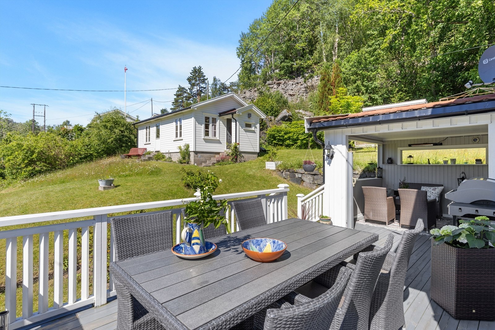 Deler av terrassen har overbygd tak Galleribilde