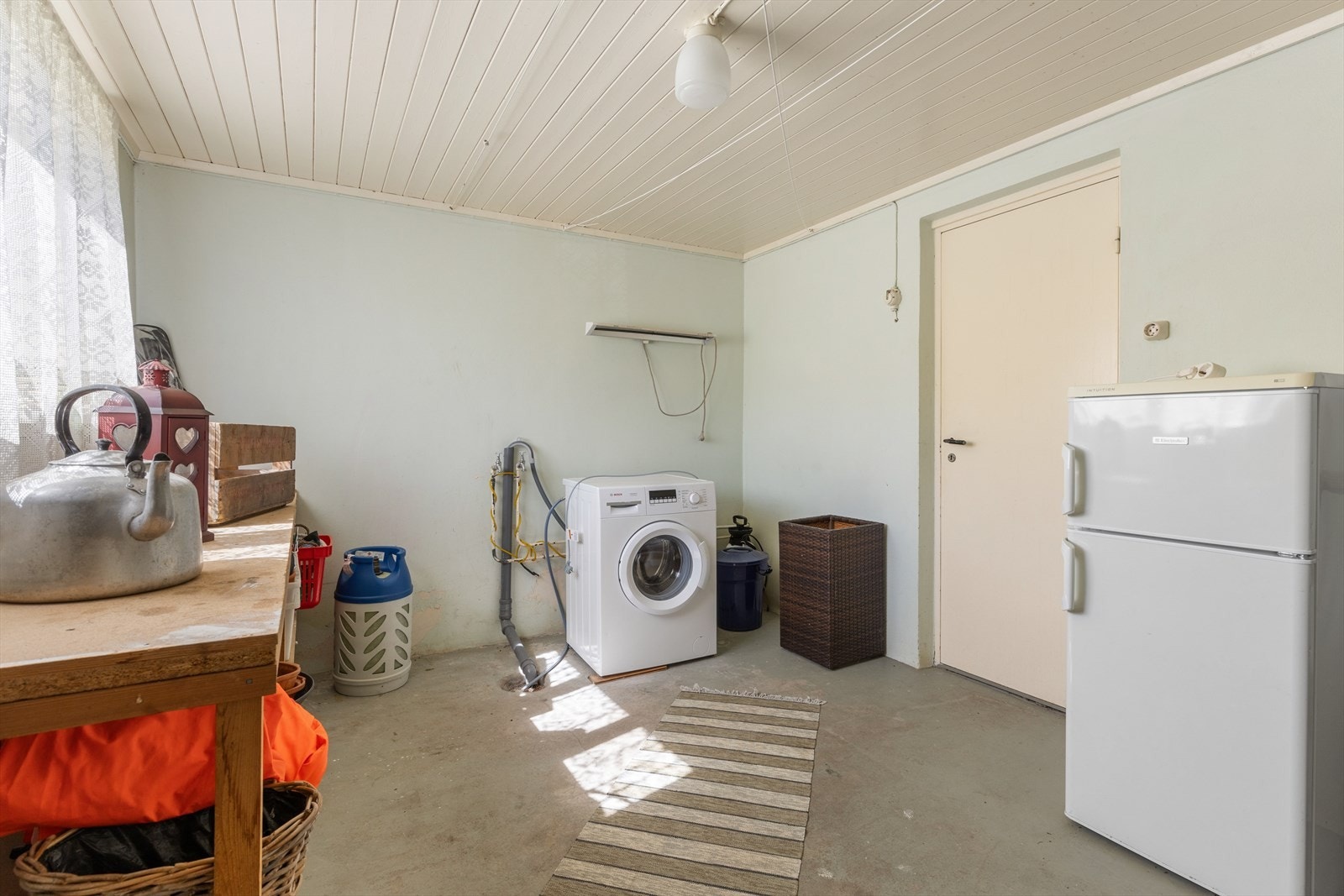 Kjeller med opplegg for vaskemaskin Galleribilde