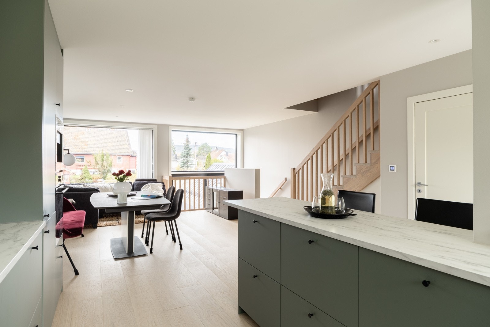 Dette er et perfekt samlingspunkt for hele familien, med god plass til både avslapning og sosiale sammenkomster. Galleribilde