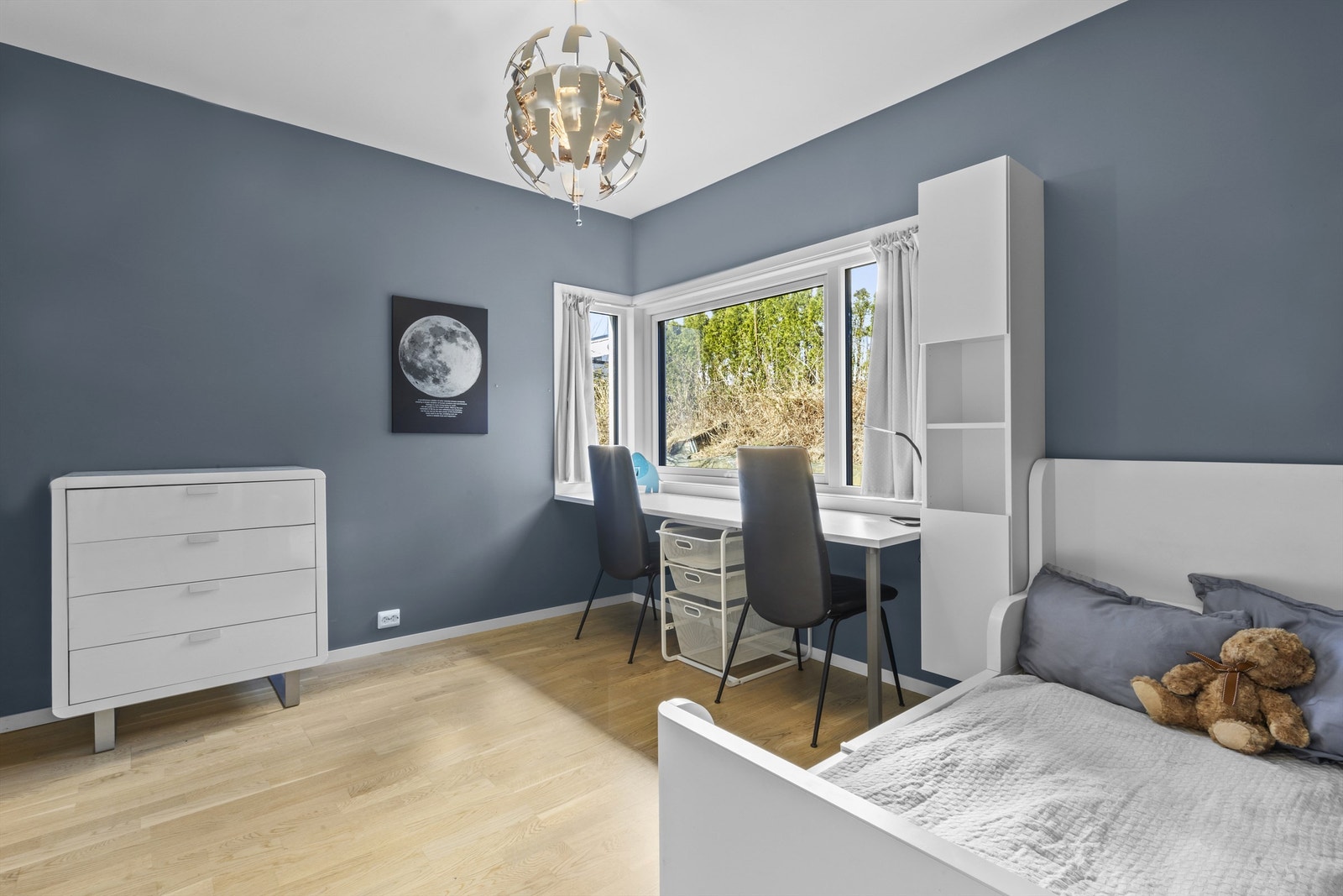 Soverom av god størrelse beliggende i 1. etasje. Galleribilde