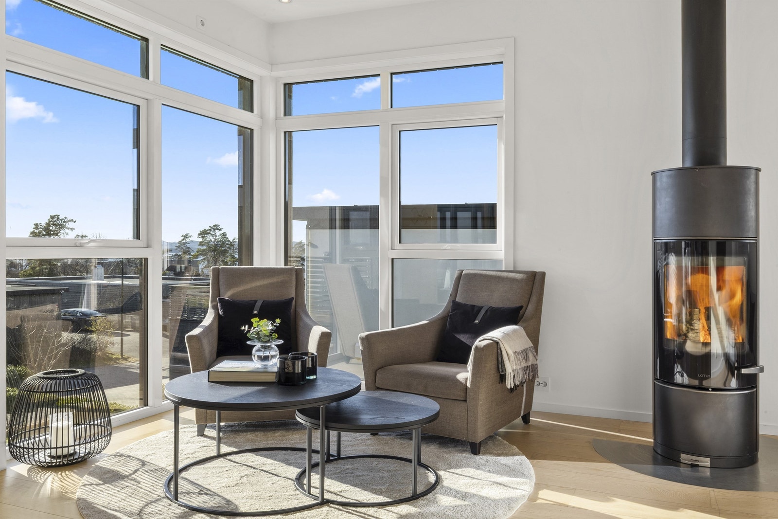 Det er også mulighet til to sittegrupper i stuen. Galleribilde