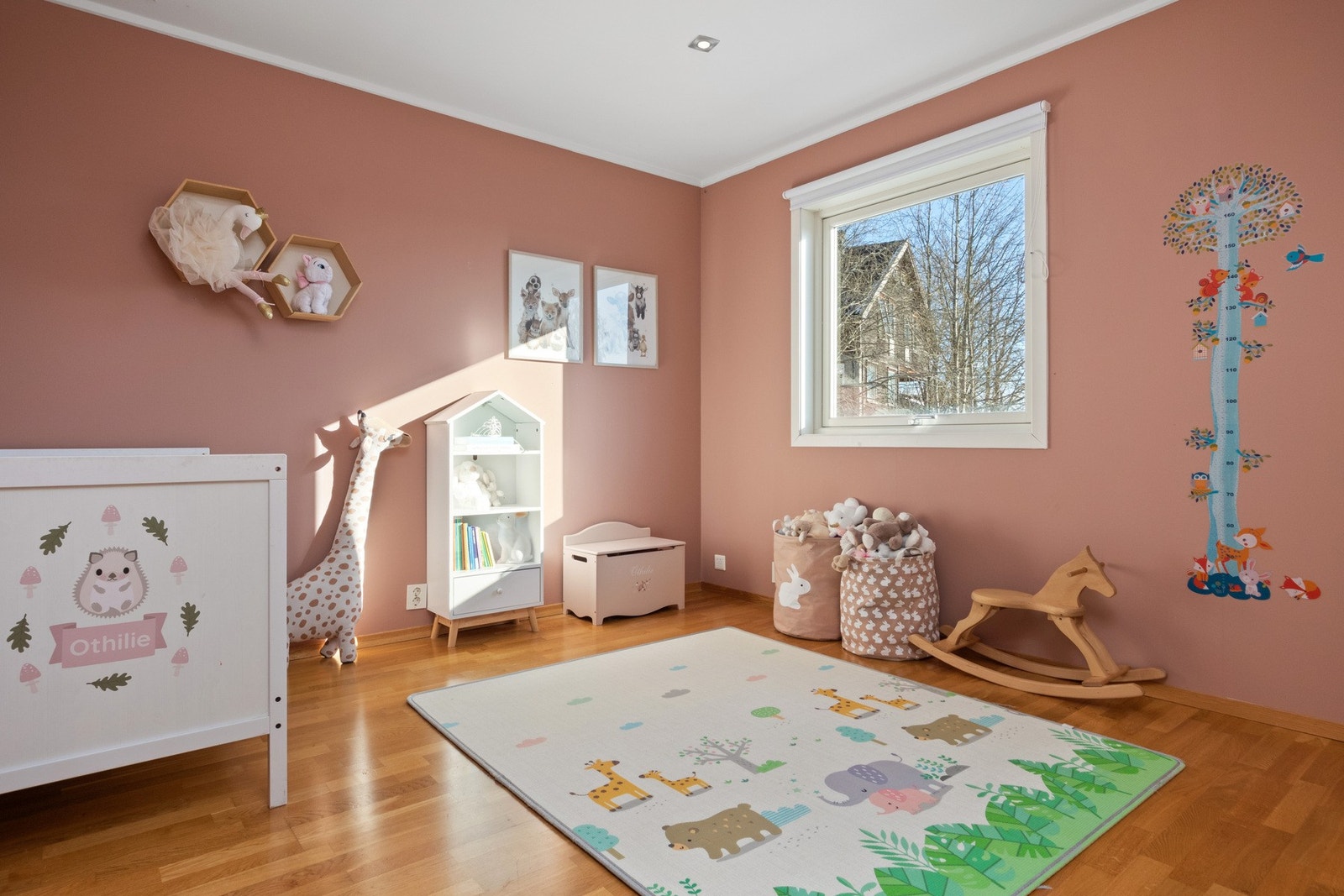 To av soverommene i andre etasje har gulvvarme. Galleribilde