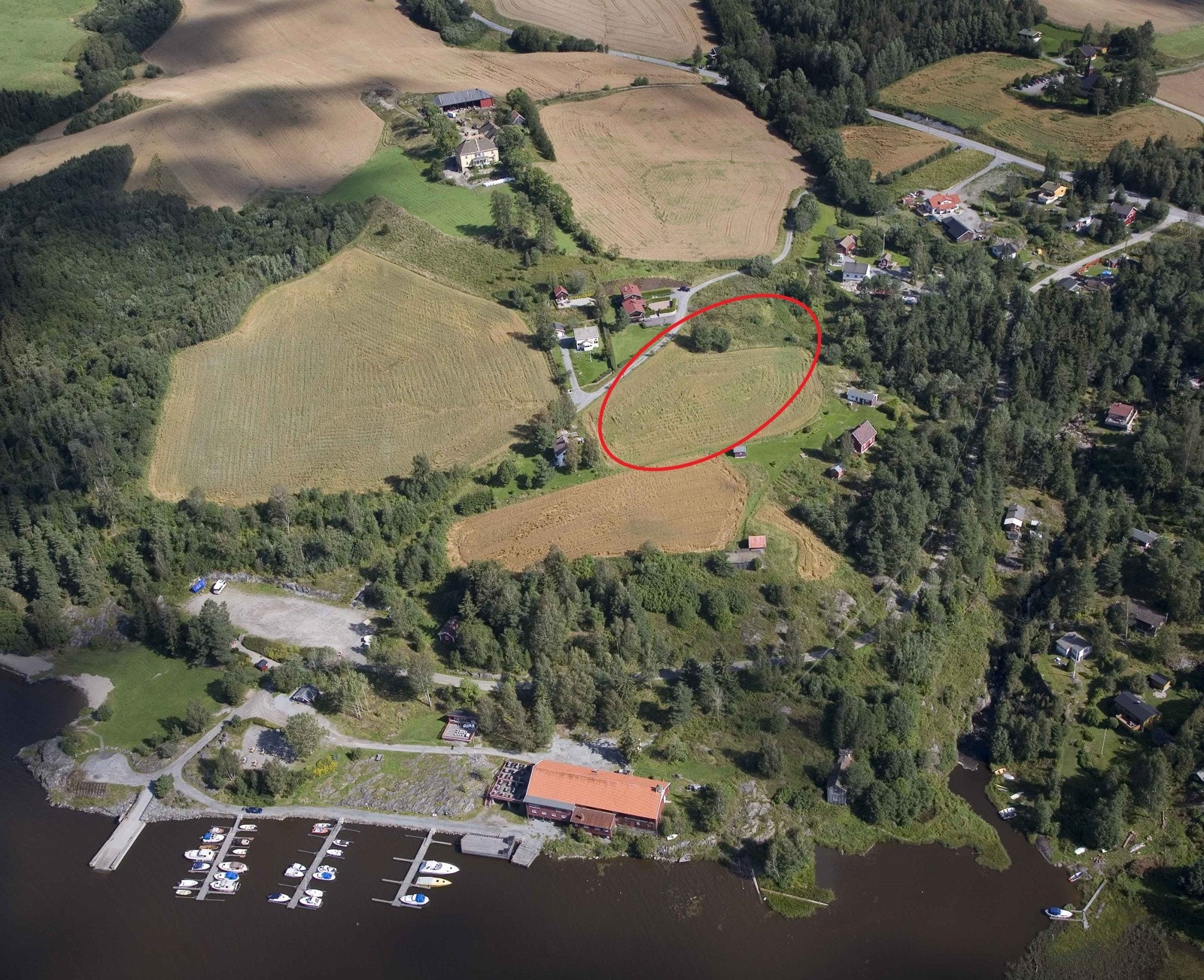 Eiendommen ca markert på arkivbilde helikopter Galleribilde