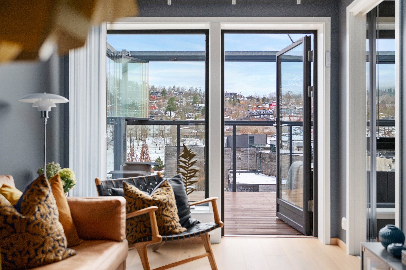Fra stuen har du adkomst til boligens balkong Galleribilde
