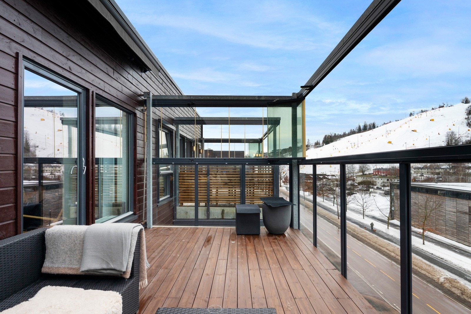 Den sørvest-vendte beliggenheter sørger for gode solforhold Galleribilde