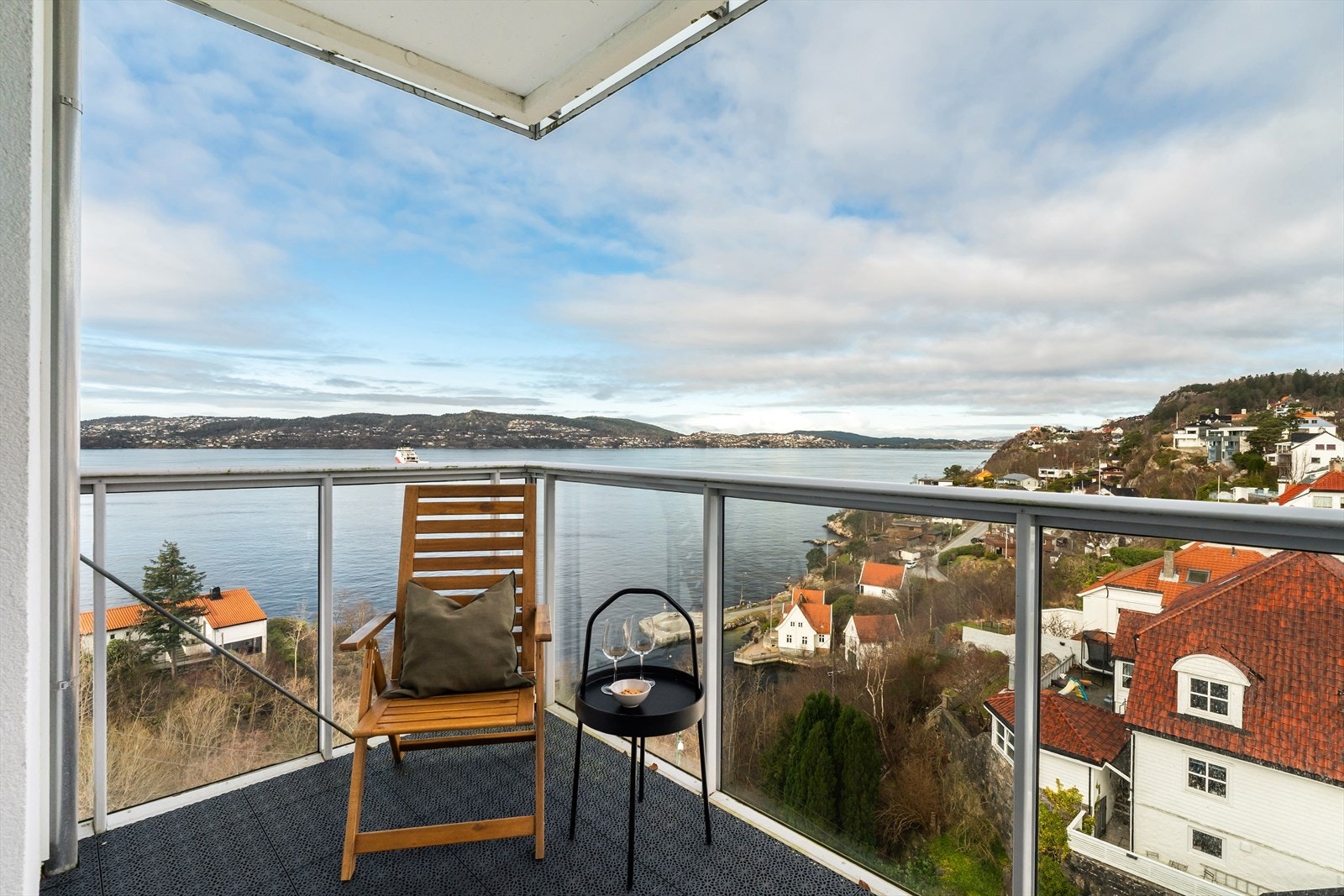 Velkommen til Fagernes 15! Presentert av Thomas Moldestad Olsen - Eiendomsmegler Vest. Galleribilde