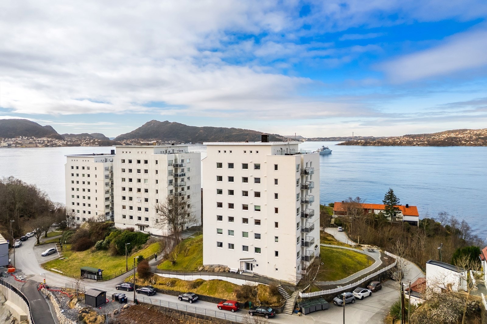 Veldrevet aksjelag: Nye utvendige balkonger i 2007-2008. Galleribilde