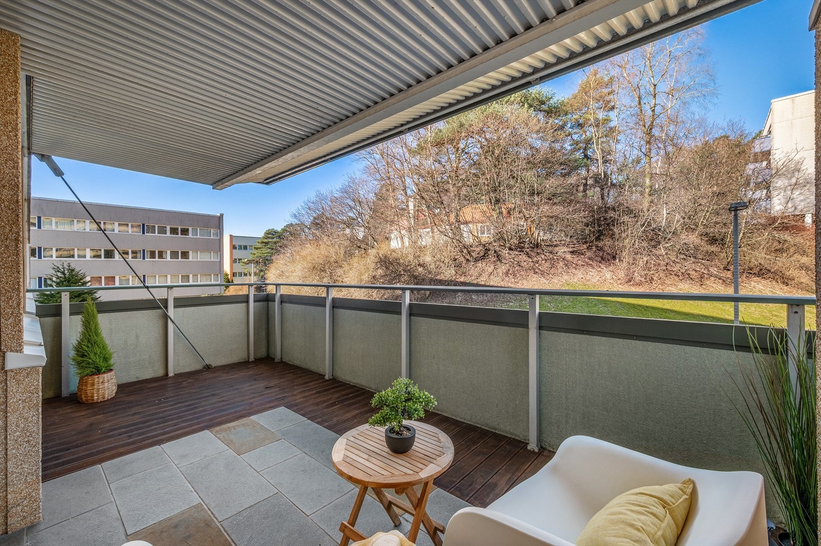 Fra stuen har man adkomst til en romslig balkong med god plass til møblement. Galleribilde