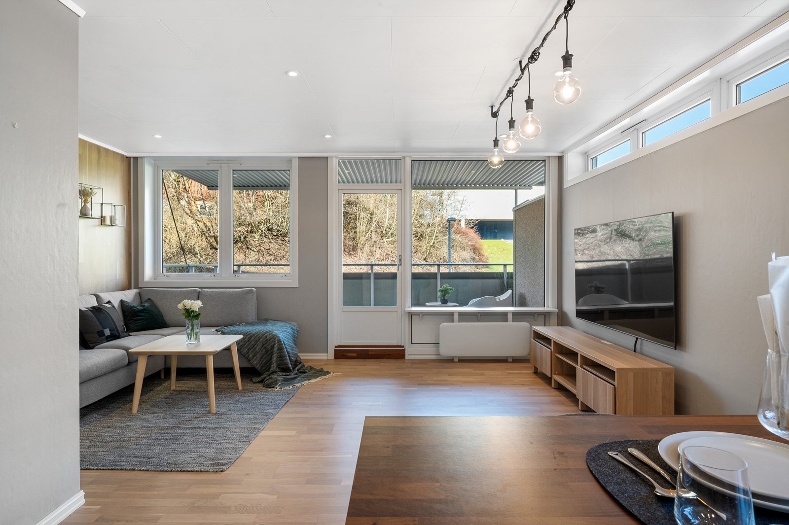 Det er godt med vinduer som sørger for rikelig med naturlig lys. Galleribilde