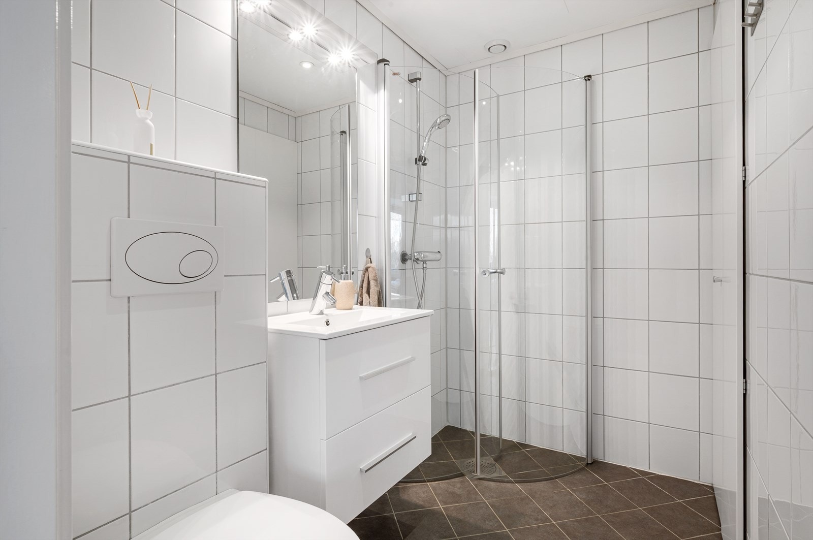 Det er flis på gulv og vegg. Galleribilde