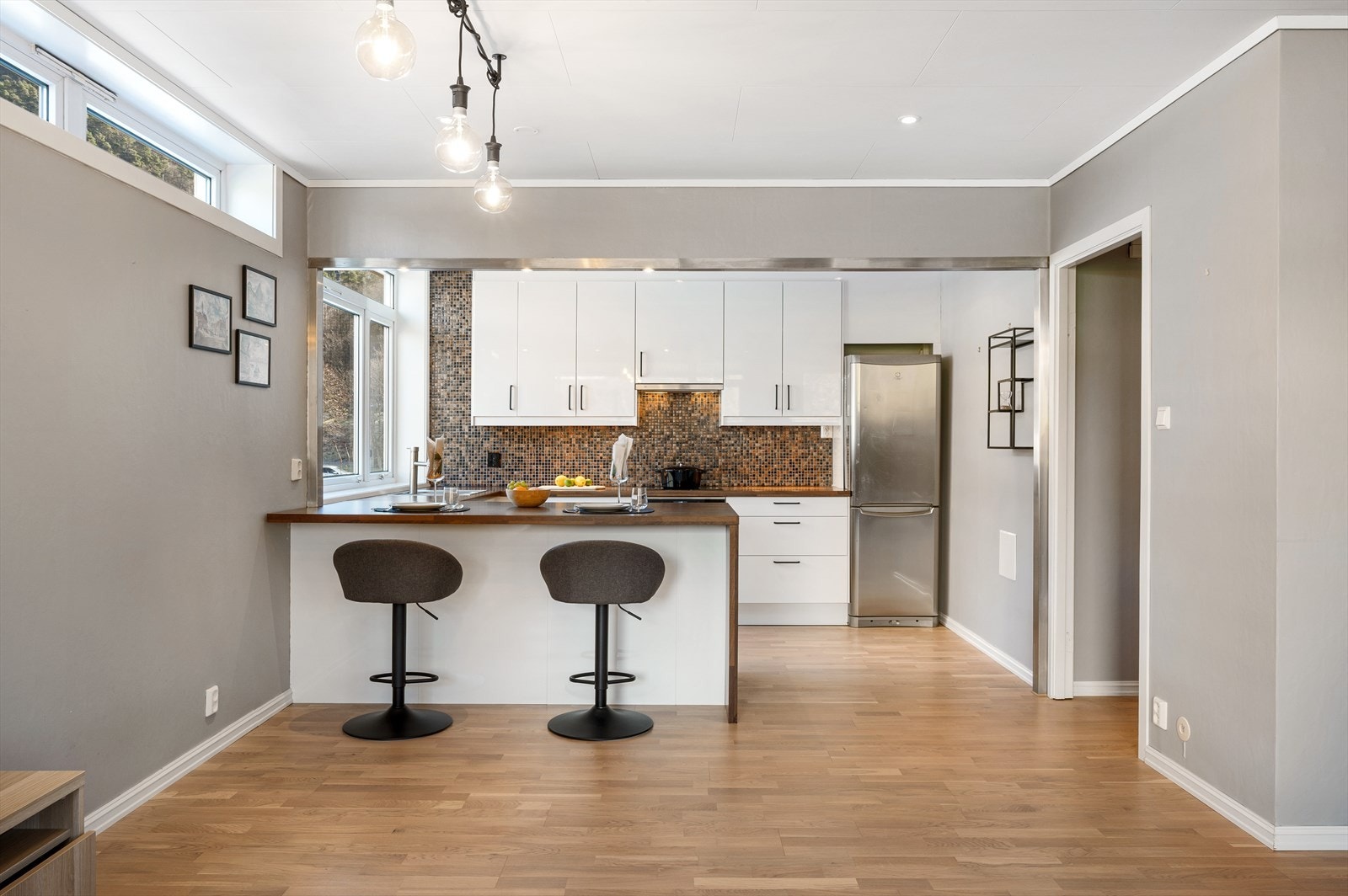 Praktisk barløsning hvor en kan nyte måltidene. Galleribilde