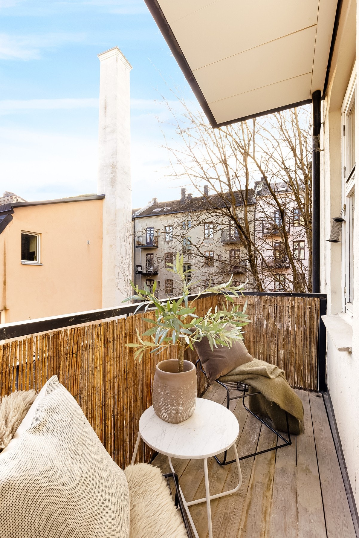 Flott, sydvendt balkong på ca. 4 kvm med gode solforhold - perfekt for varme sommerdager! Galleribilde