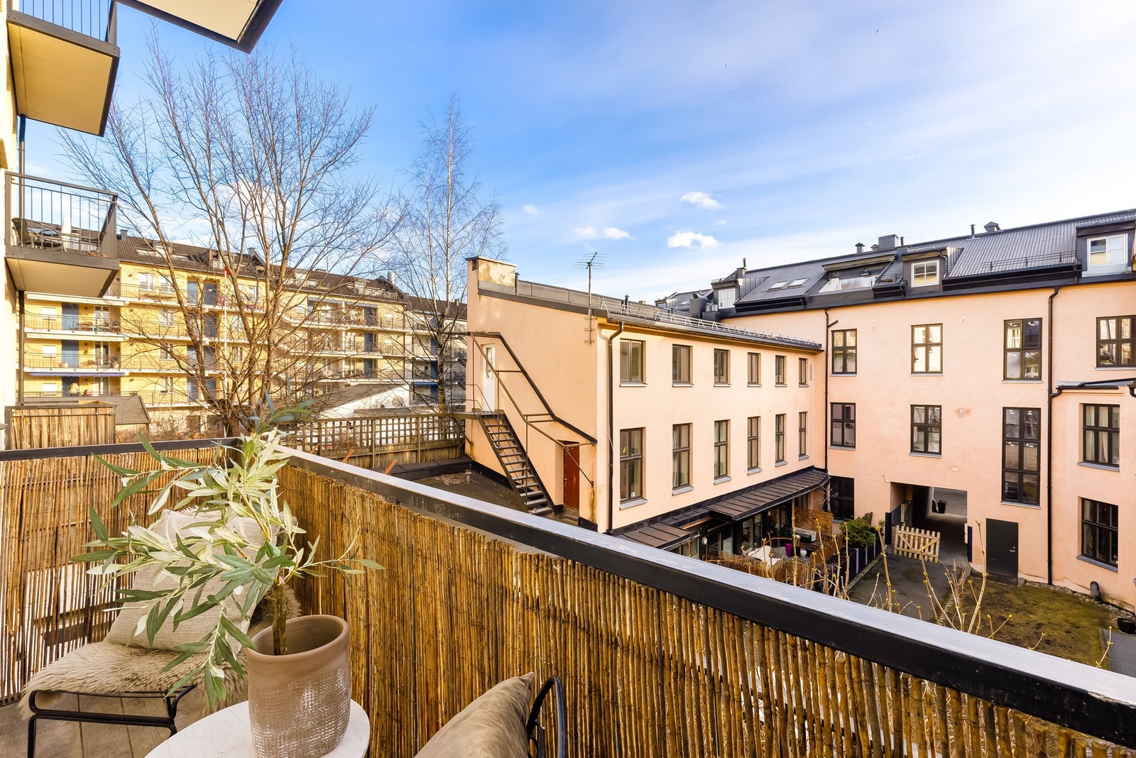 Her er det plass til et kafésett og beplantning. Galleribilde