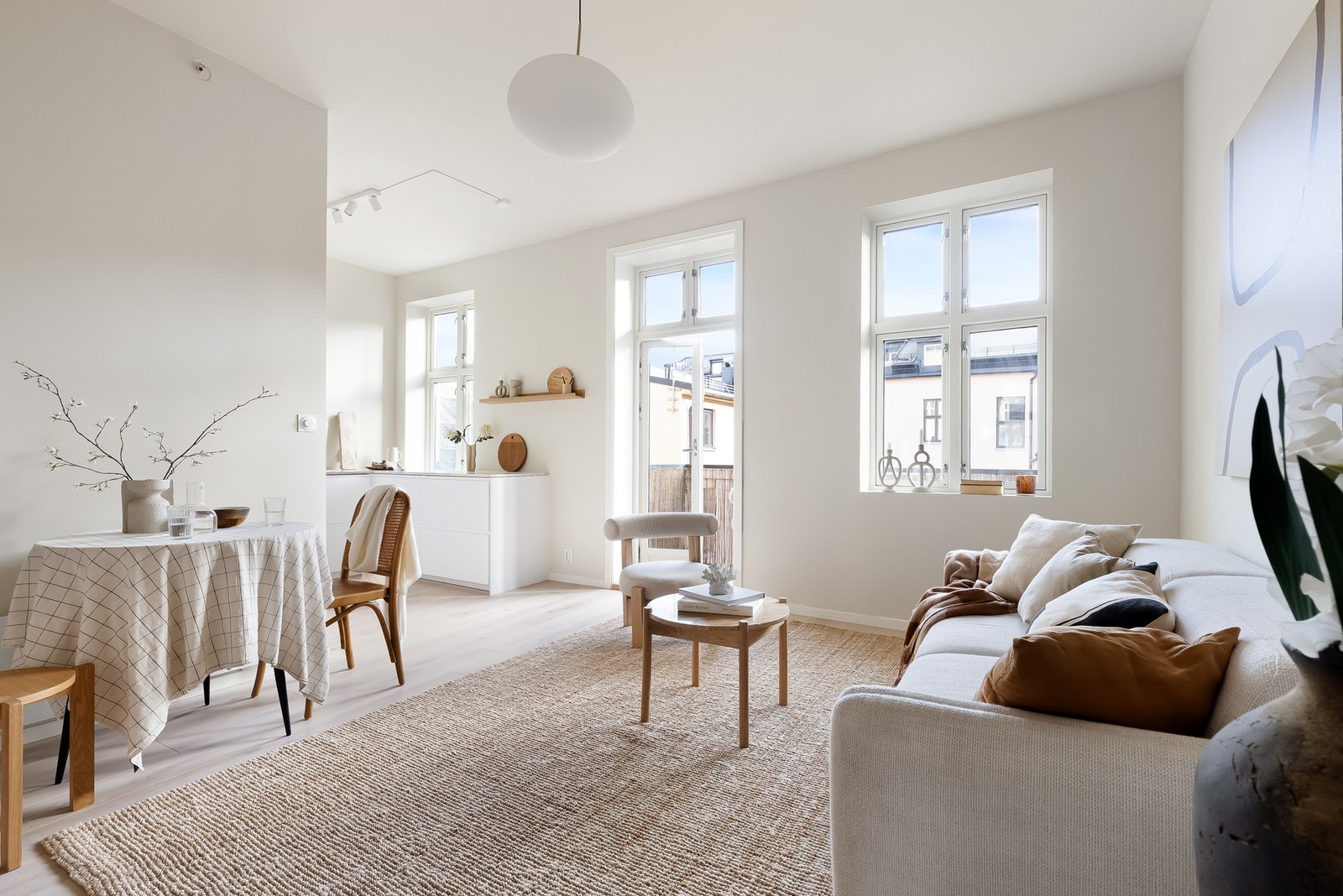 Christer Sebbah v/ EIE Løren ønsker velkommen til Seilduksgata 9B! Galleribilde