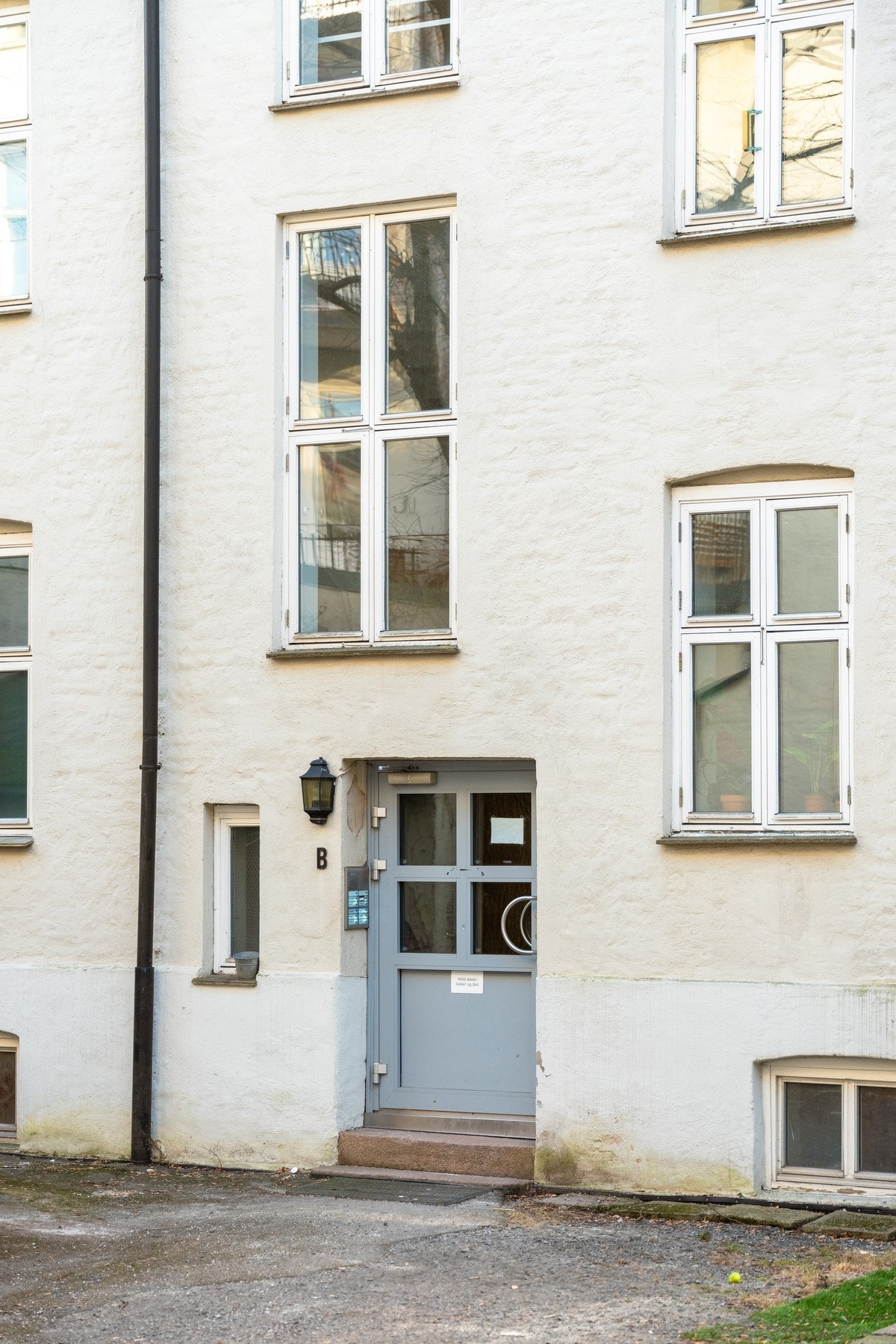 Leiligheten ligger i byggets 2.etasje. Galleribilde