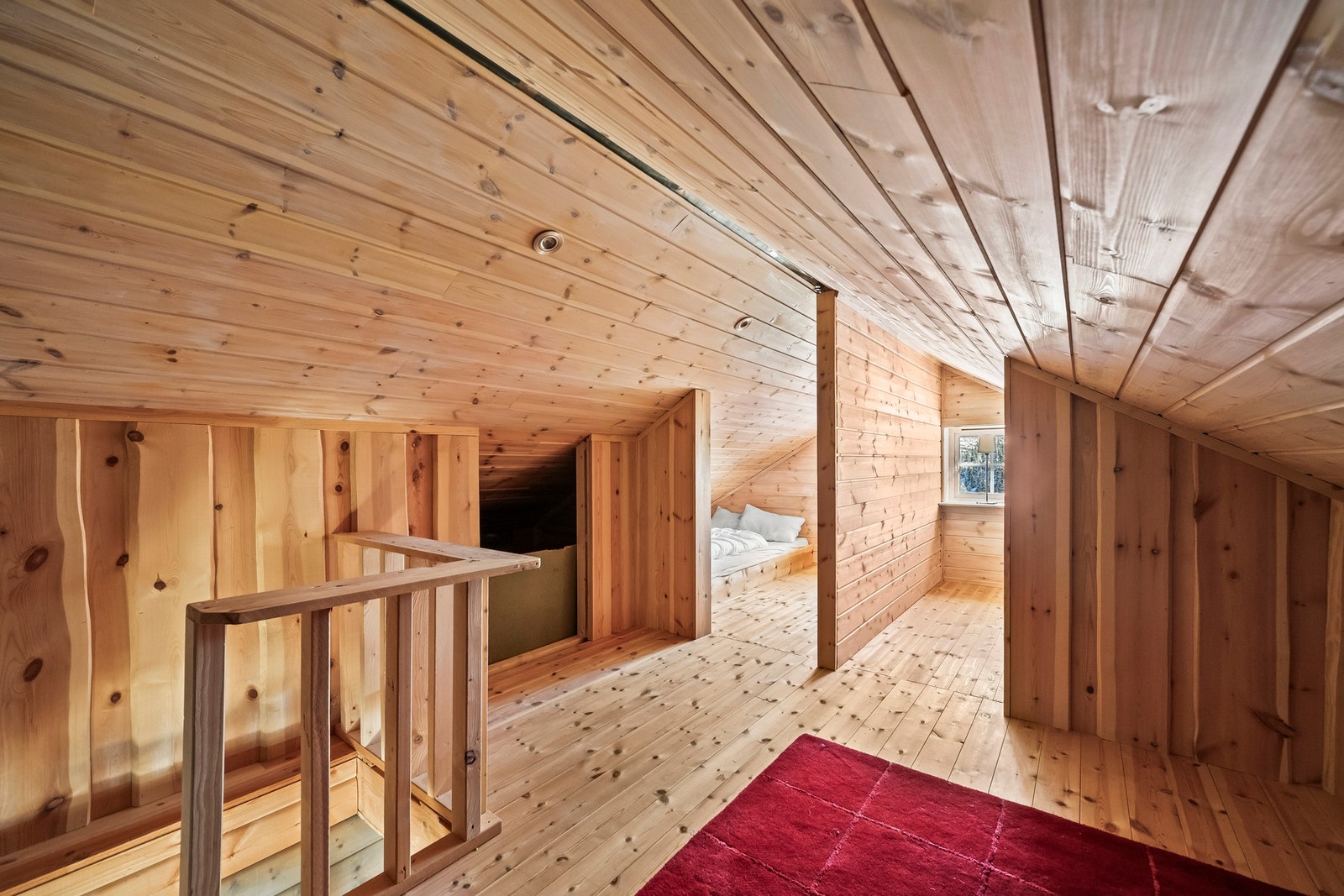 Hemsen er delt opp i flere avdelinger, og er innredet med ekstra soveplasser for gjester Galleribilde