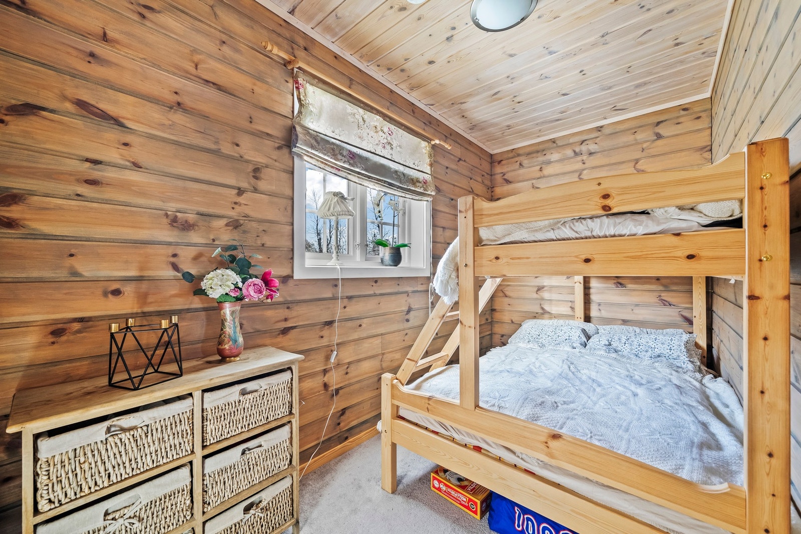 Soverom 2 har en stor familiekøye Galleribilde