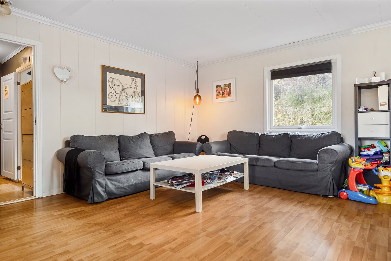 Stuearealet i første etasje måler romslige 28 kvm. Galleribilde