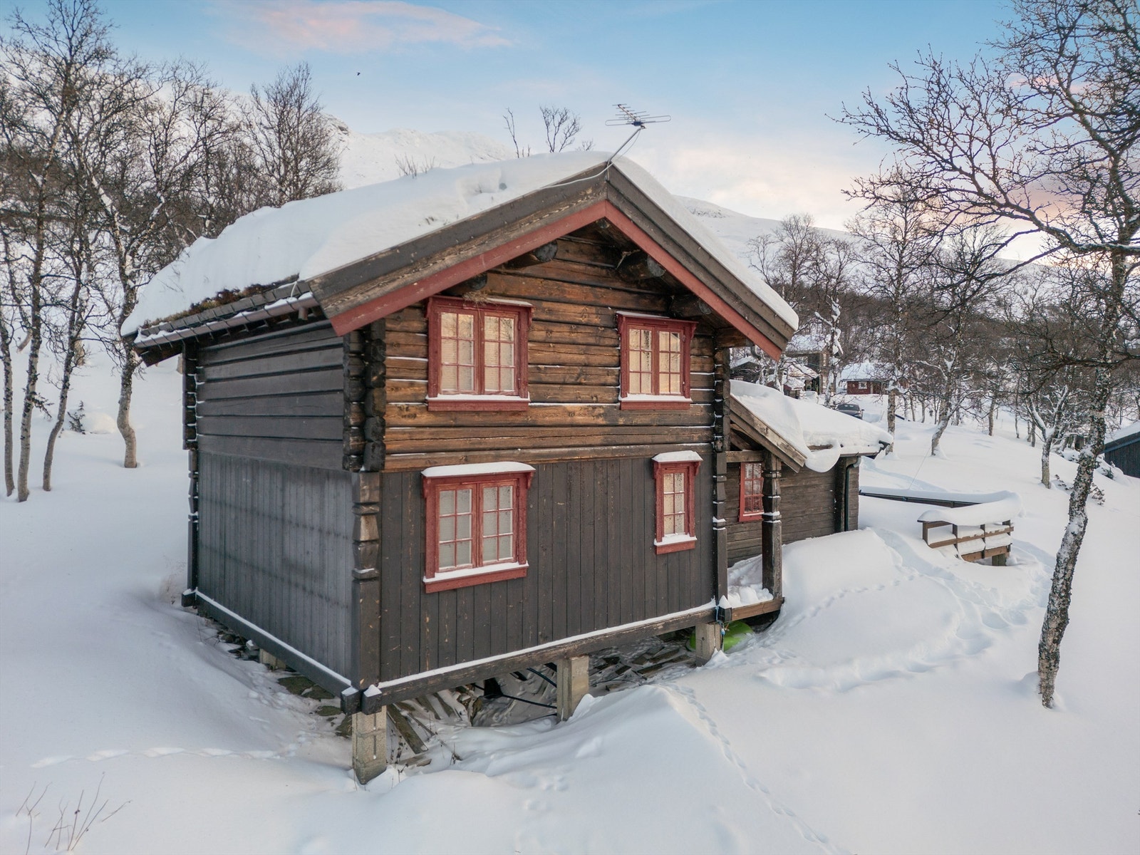 Rembekkvegen 20 ble oppført i 2006, og har et bruksareal på ca. 65 kvm. Galleribilde