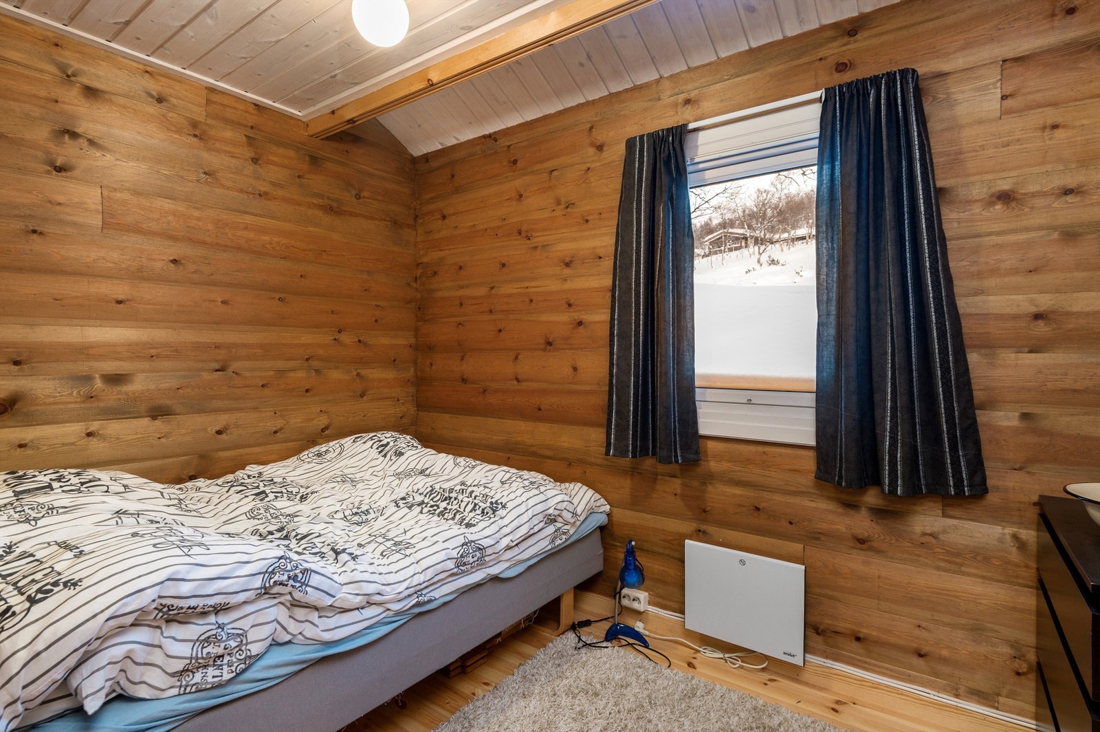 Ett av to soverom i annekset; 6 kvm. Galleribilde