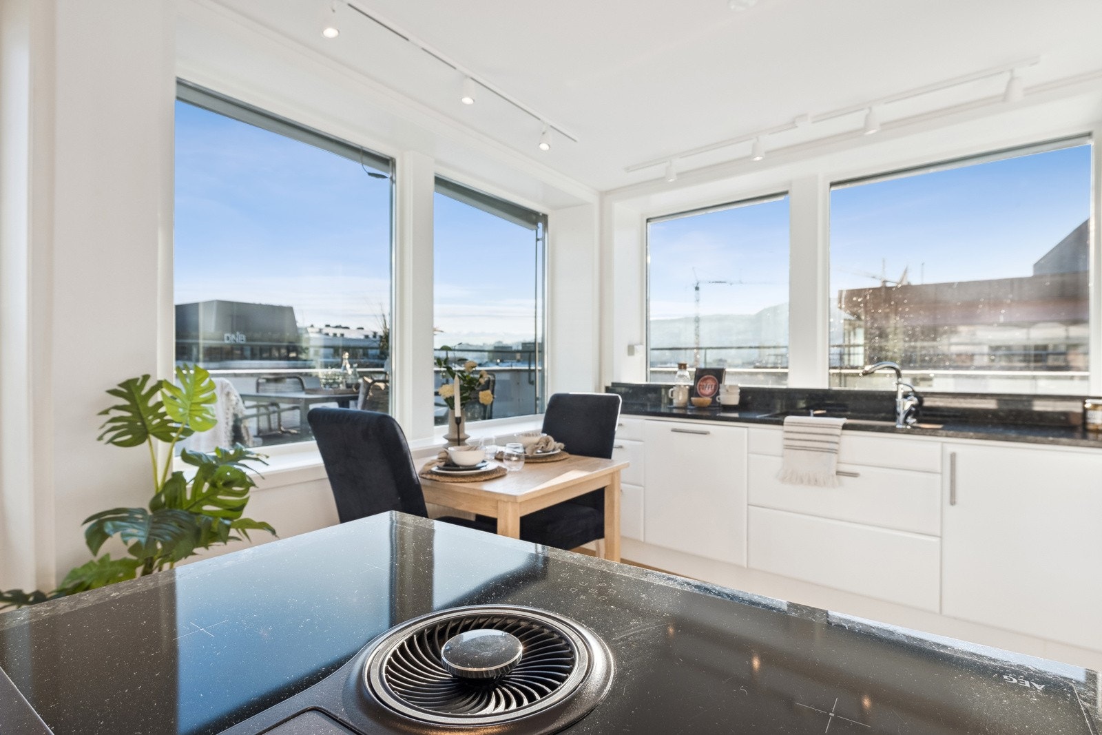 Kjøkken - Lyst, flott og moderne. Galleribilde