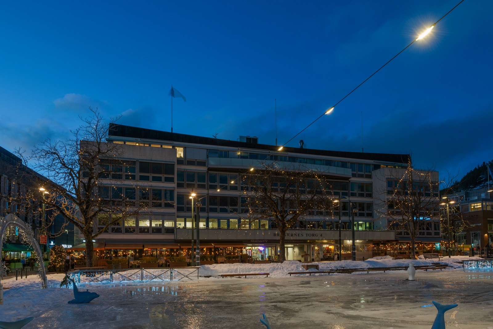 Bragernes torg en januarkveld. Galleribilde