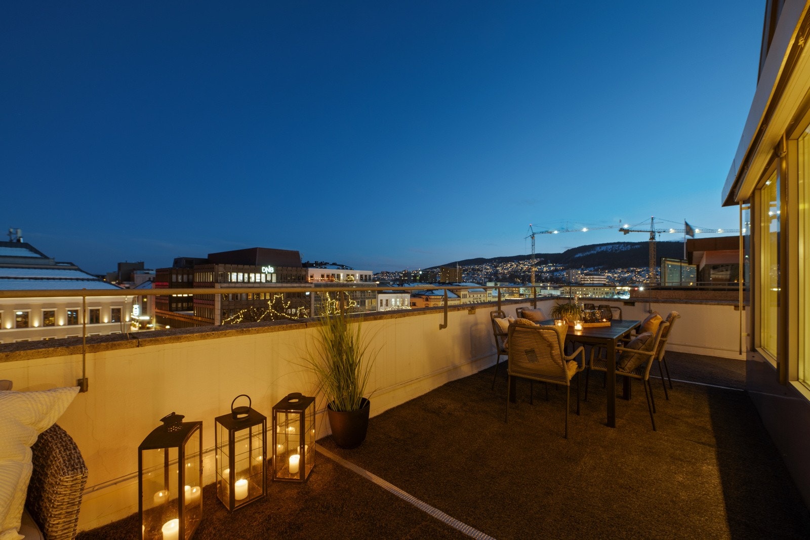 Kveldstemning på takterrassen. Galleribilde