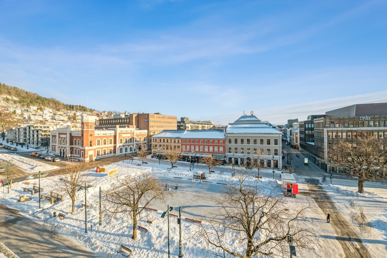 Med Bragerens Torg som nærmeste nabo er det alltid noe å følge med på. Galleribilde